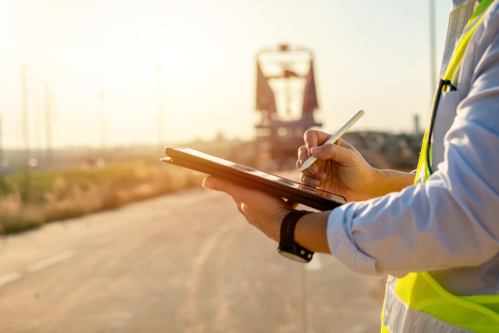 設備点検をしている画像